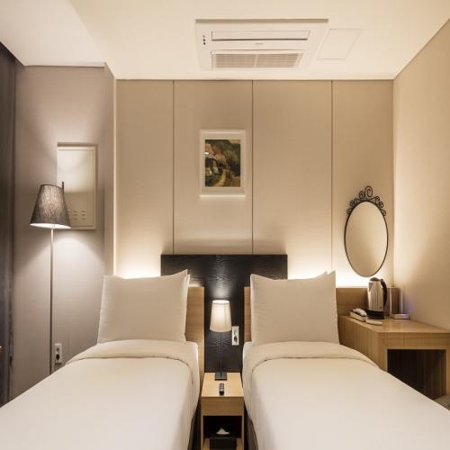 더퍼스트스테이 호텔